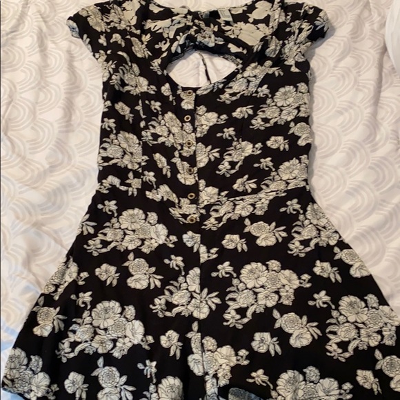 Romper - Picture 2 of 4